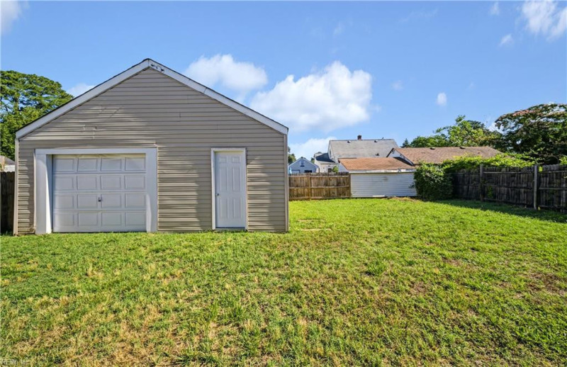 Photo 29 of 32 residential for sale in Portsmouth virginia