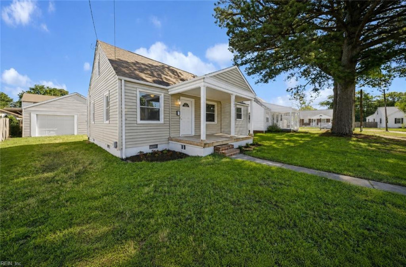 Photo 3 of 32 residential for sale in Portsmouth virginia