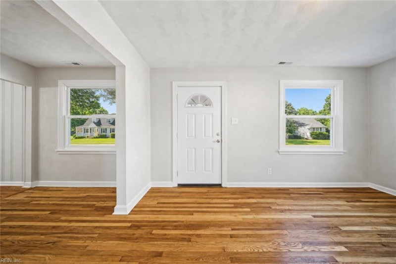 Photo 7 of 32 residential for sale in Portsmouth virginia