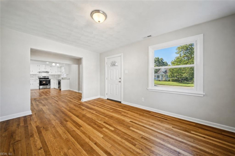 Photo 8 of 32 residential for sale in Portsmouth virginia