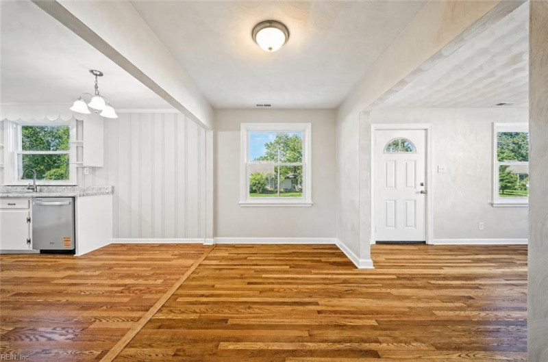 Photo 9 of 32 residential for sale in Portsmouth virginia