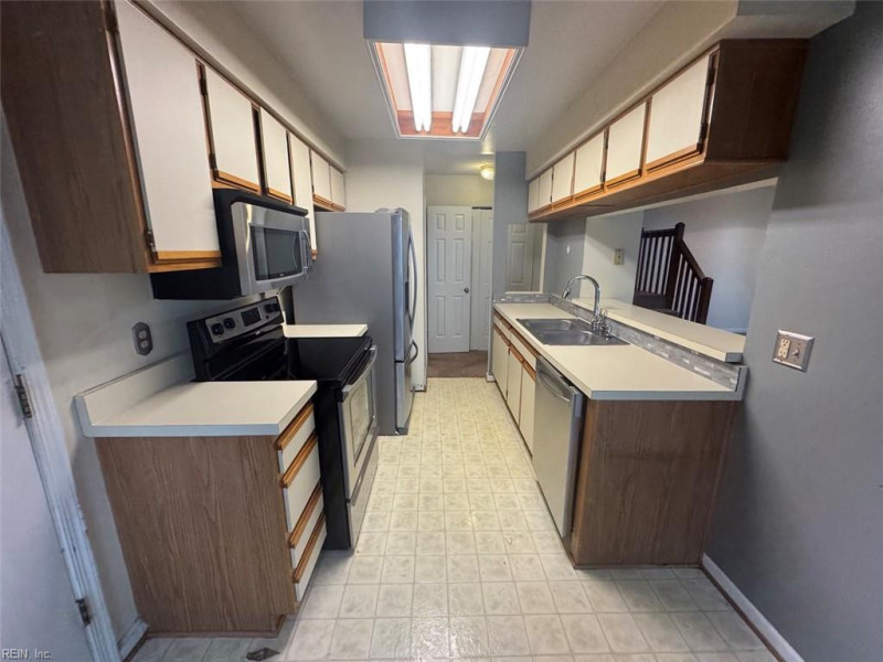 Photo 4 of 8 residential for sale in Chesapeake virginia