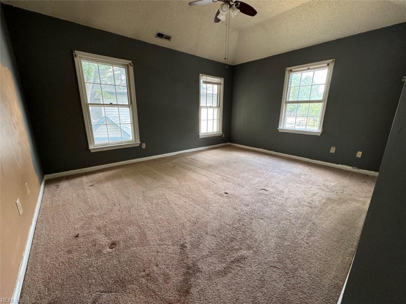 Photo 7 of 8 residential for sale in Chesapeake virginia
