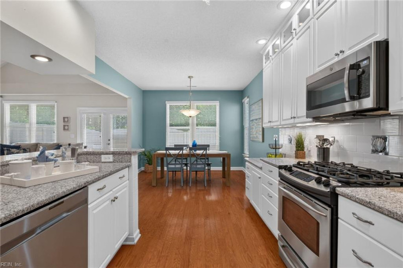Photo 10 of 39 residential for sale in Virginia Beach virginia