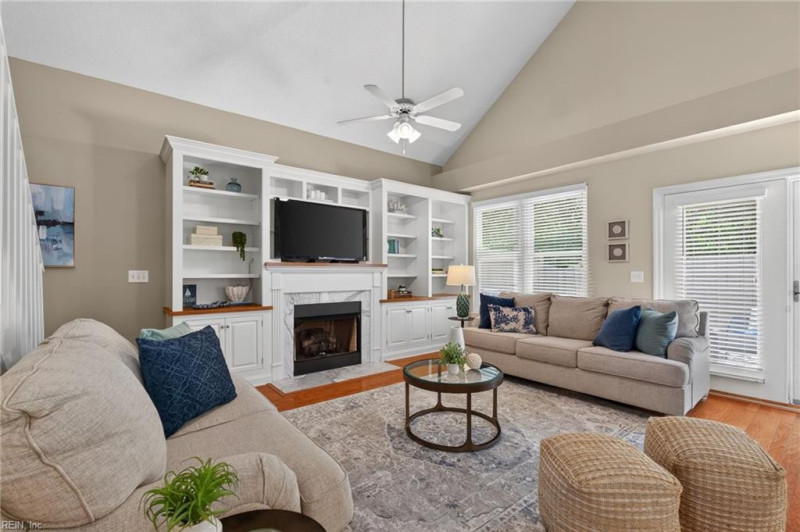 Photo 4 of 39 residential for sale in Virginia Beach virginia