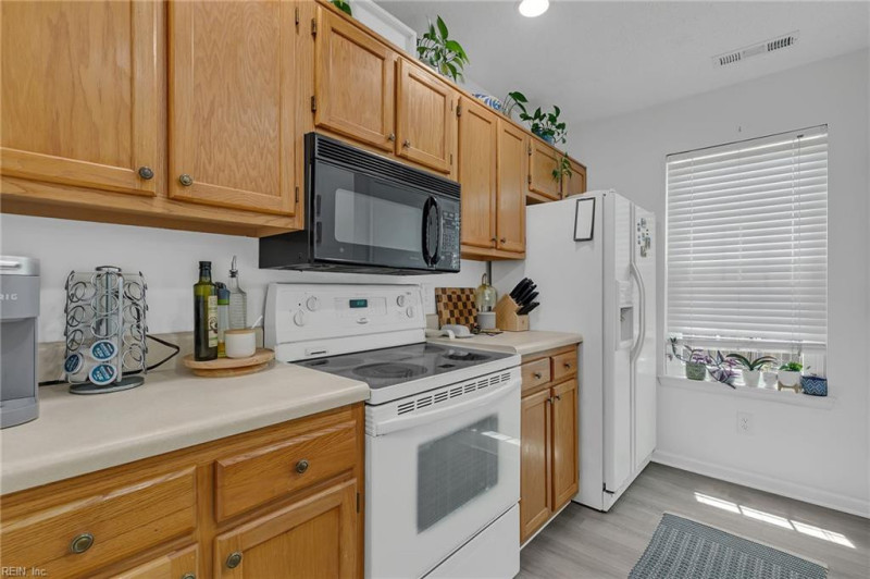 Photo 15 of 26 residential for sale in Chesapeake virginia