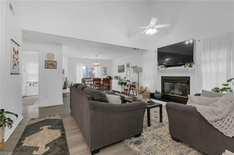 Photo 4 of 26 residential for sale in Chesapeake virginia