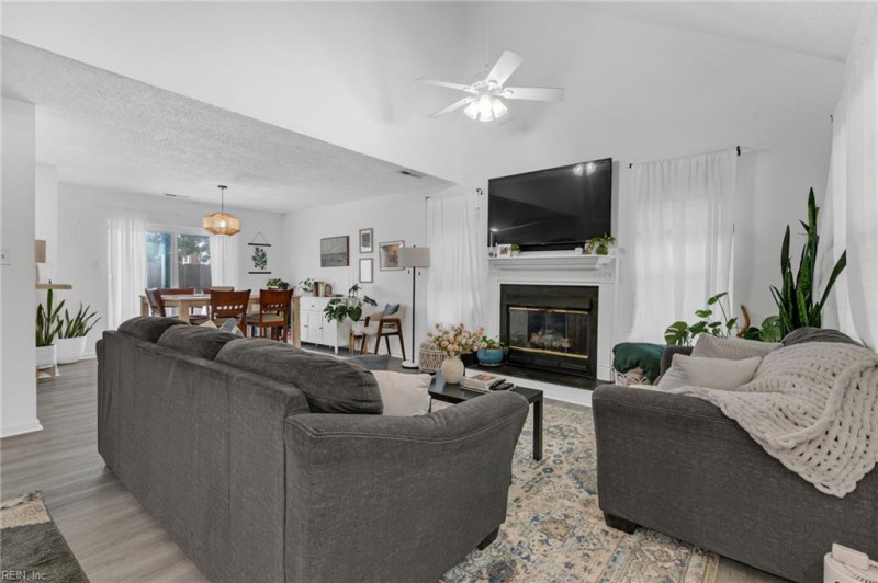 Photo 5 of 26 residential for sale in Chesapeake virginia