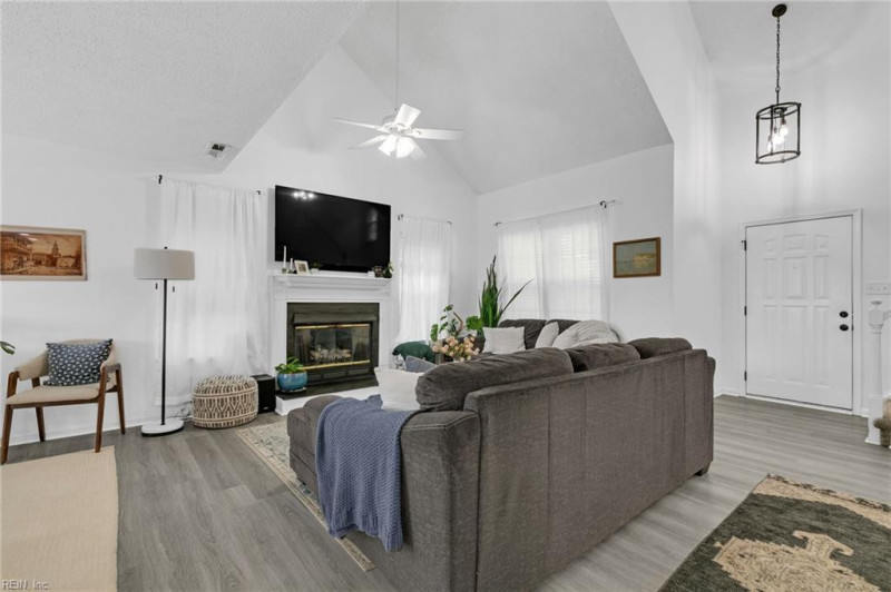 Photo 6 of 26 residential for sale in Chesapeake virginia