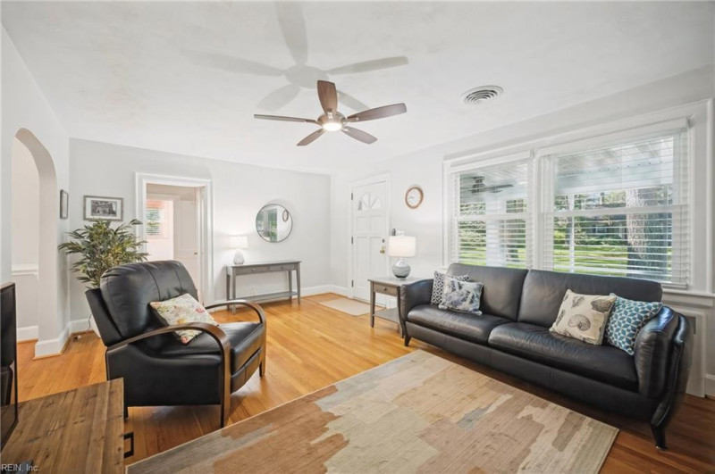 Photo 11 of 50 residential for sale in Portsmouth virginia