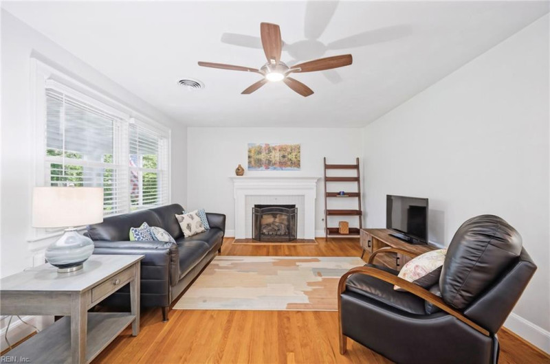 Photo 12 of 50 residential for sale in Portsmouth virginia