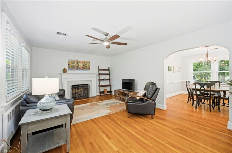 Photo 13 of 50 residential for sale in Portsmouth virginia