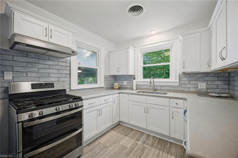 Photo 18 of 50 residential for sale in Portsmouth virginia