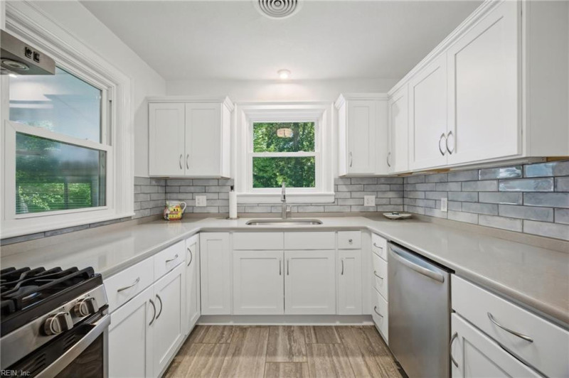 Photo 19 of 50 residential for sale in Portsmouth virginia