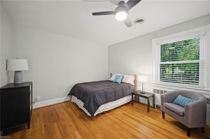 Photo 27 of 50 residential for sale in Portsmouth virginia