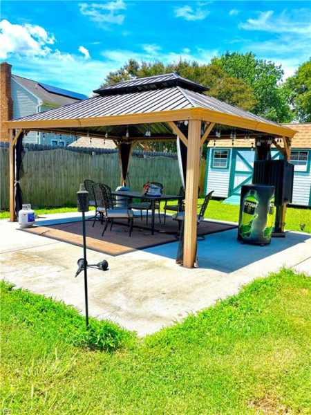 Photo 2 of 8 residential for sale in Portsmouth virginia