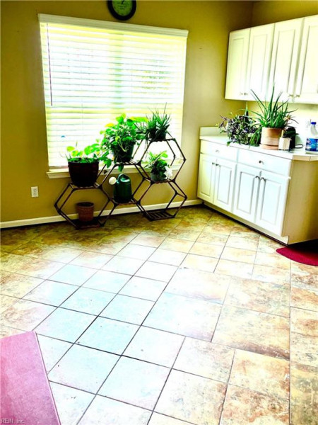 Photo 7 of 8 residential for sale in Portsmouth virginia