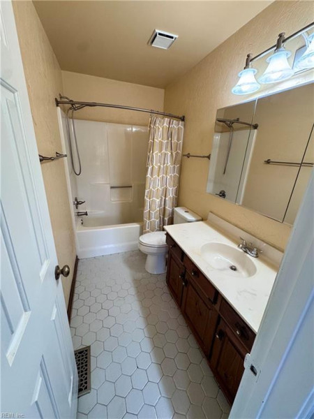 Photo 23 of 37 residential for sale in Virginia Beach virginia