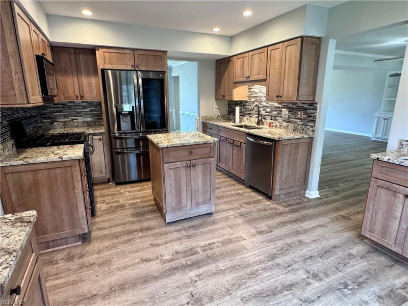 Photo 4 of 37 residential for sale in Virginia Beach virginia