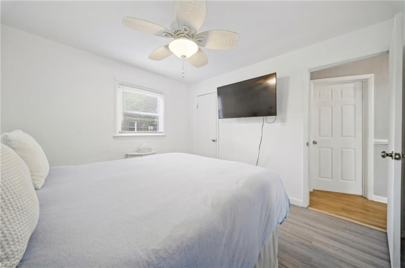 Photo 11 of 26 residential for sale in Virginia Beach virginia