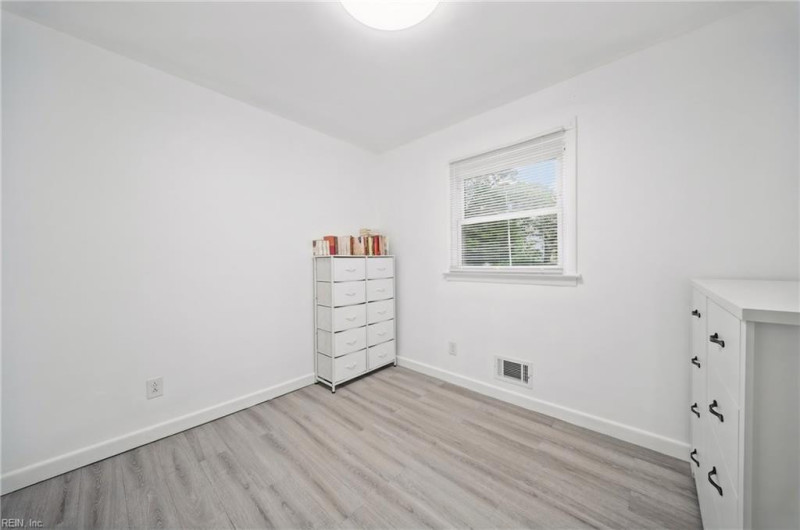 Photo 13 of 26 residential for sale in Virginia Beach virginia