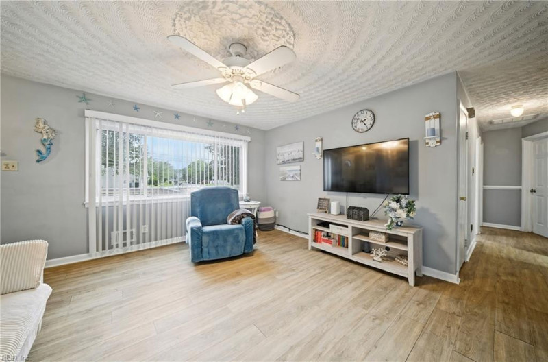 Photo 4 of 26 residential for sale in Virginia Beach virginia