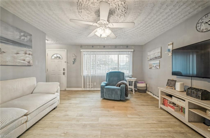 Photo 5 of 26 residential for sale in Virginia Beach virginia