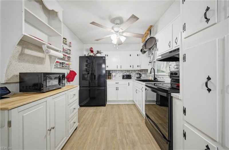 Photo 8 of 26 residential for sale in Virginia Beach virginia