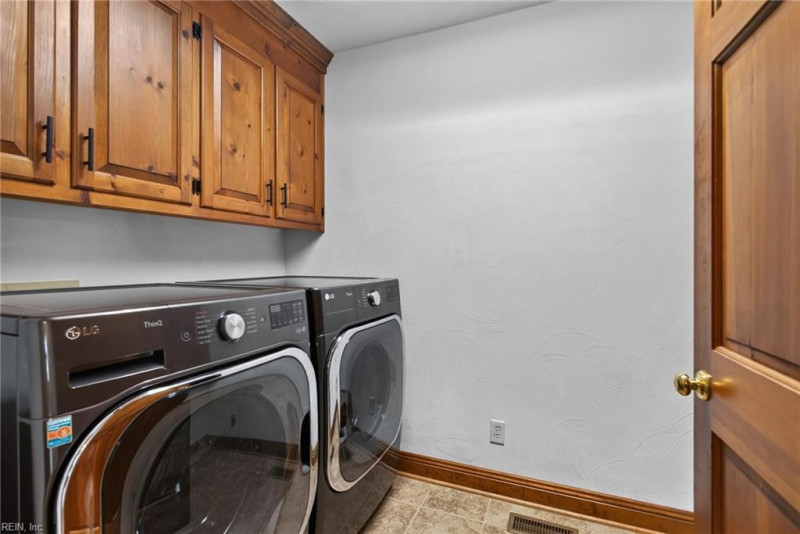 Photo 12 of 36 residential for sale in Suffolk virginia