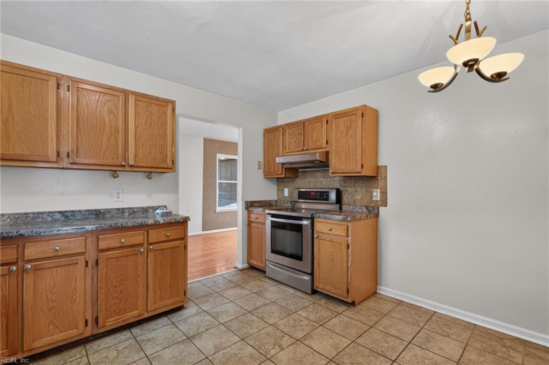 Photo 11 of 33 residential for sale in Chesapeake virginia