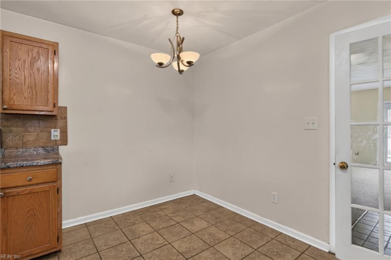 Photo 13 of 33 residential for sale in Chesapeake virginia