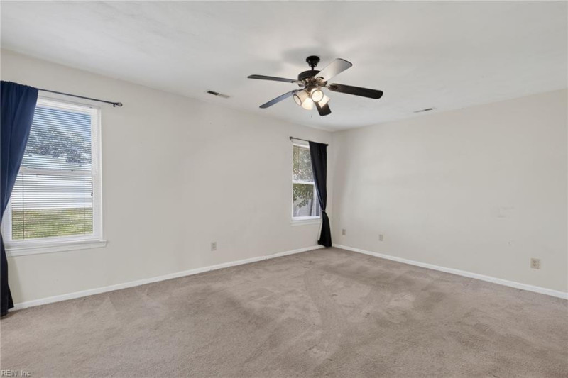 Photo 16 of 33 residential for sale in Chesapeake virginia