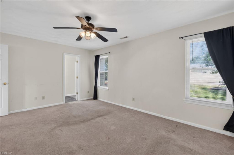 Photo 17 of 33 residential for sale in Chesapeake virginia