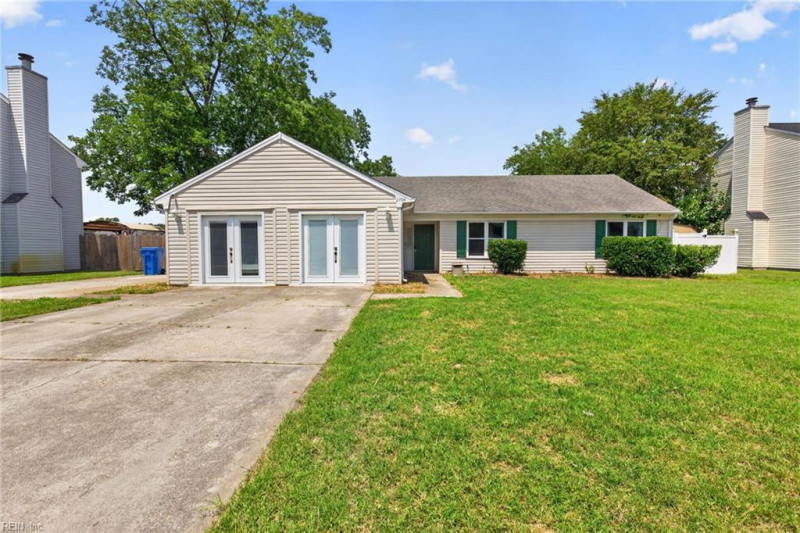 Photo 2 of 33 residential for sale in Chesapeake virginia