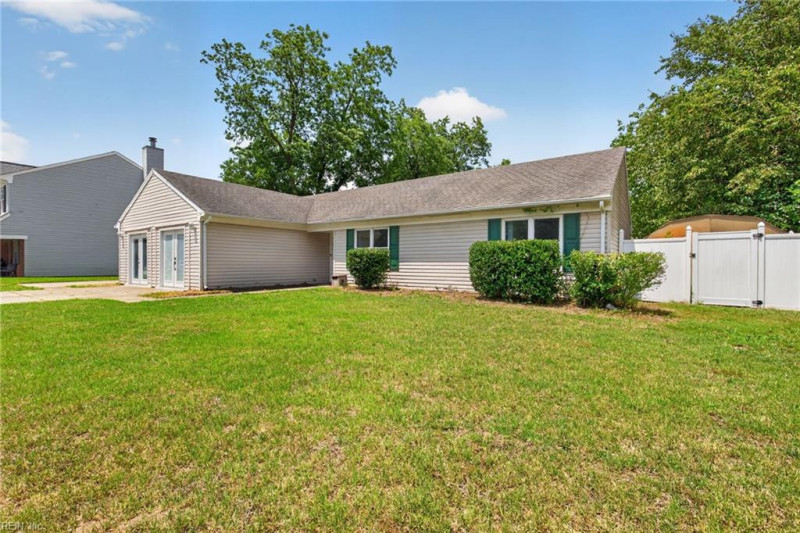 Photo 4 of 33 residential for sale in Chesapeake virginia
