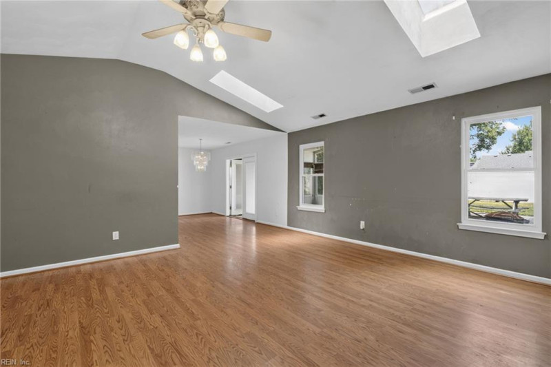 Photo 6 of 33 residential for sale in Chesapeake virginia