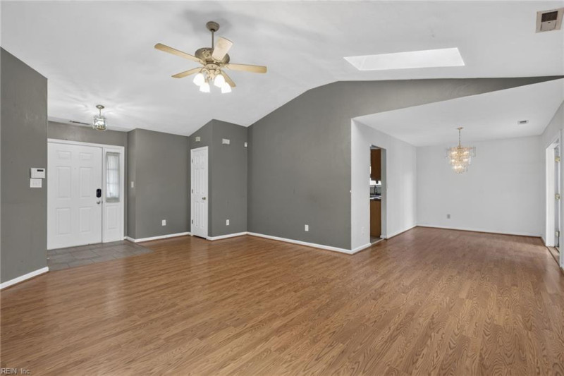 Photo 7 of 33 residential for sale in Chesapeake virginia