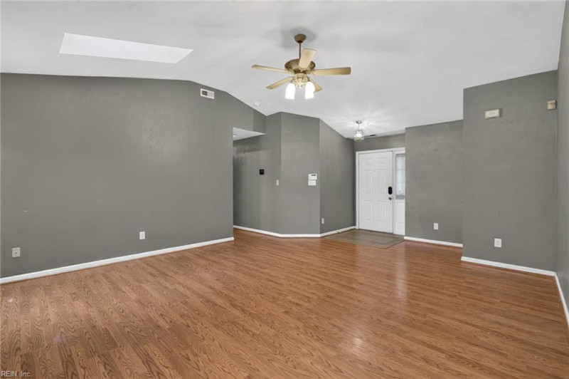 Photo 8 of 33 residential for sale in Chesapeake virginia