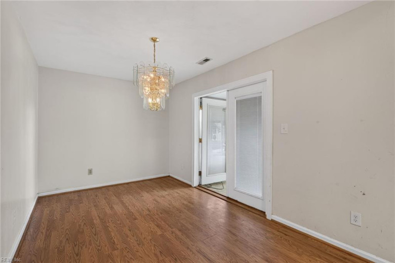 Photo 9 of 33 residential for sale in Chesapeake virginia