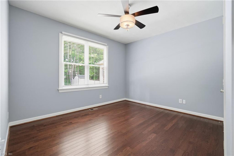 Photo 20 of 48 residential for sale in York County virginia
