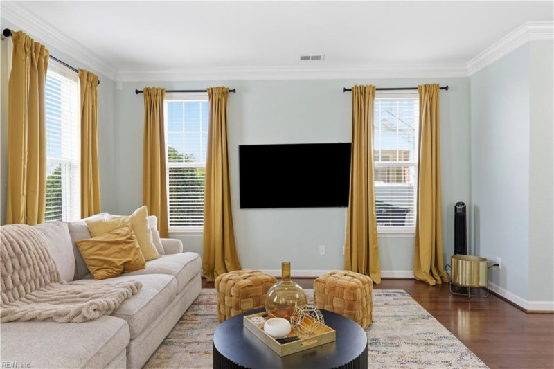 Photo 5 of 38 residential for sale in Chesapeake virginia
