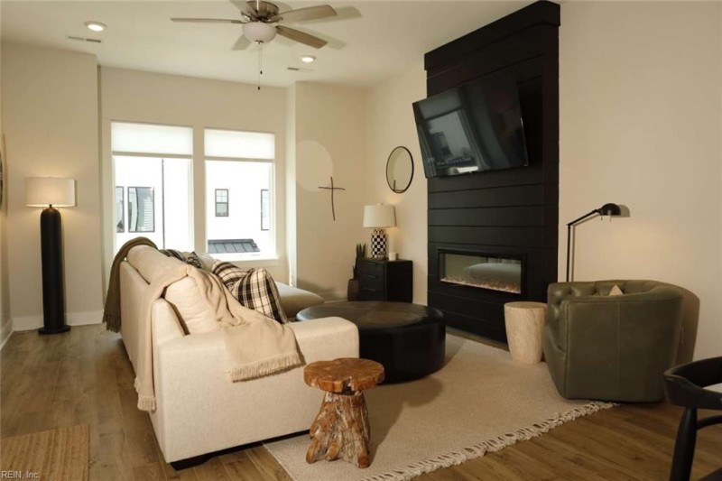 Photo 14 of 20 residential for sale in Chesapeake virginia