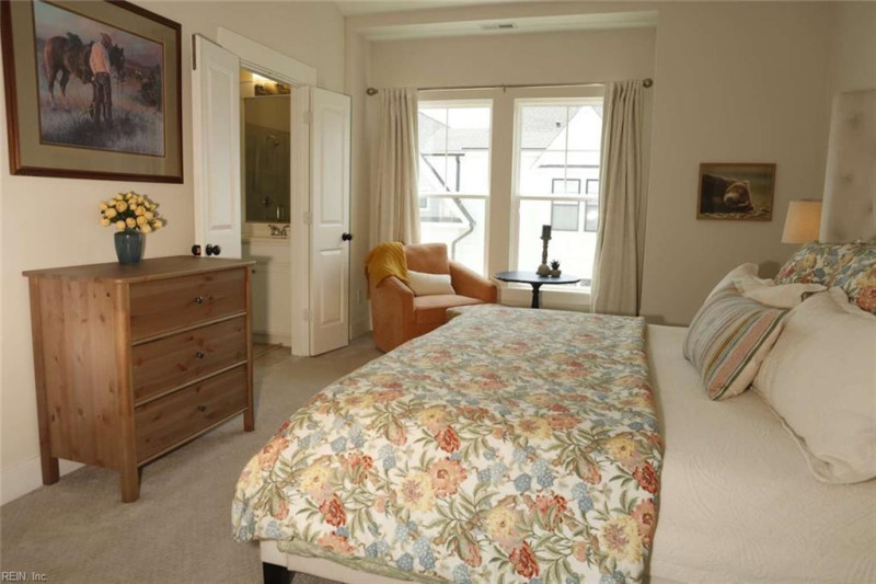 Photo 19 of 20 residential for sale in Chesapeake virginia