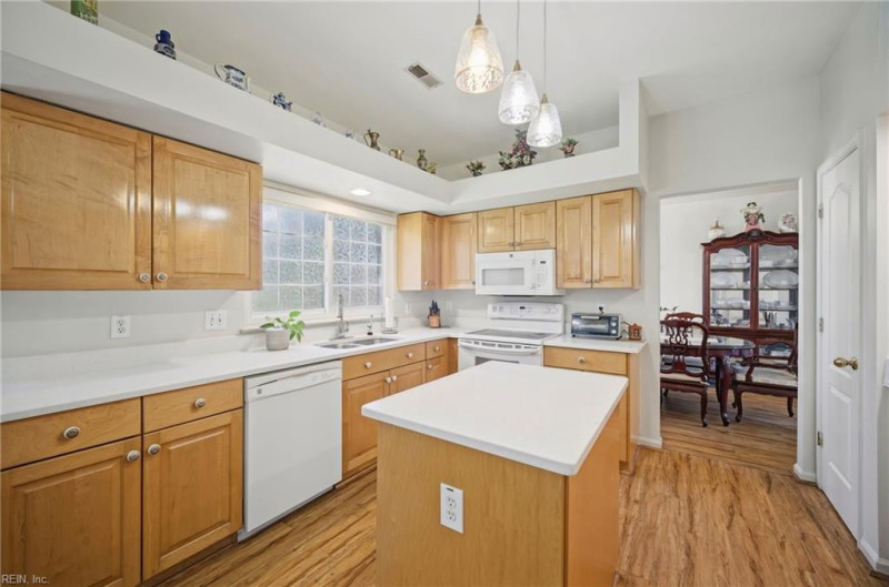 Photo 4 of 40 residential for sale in Virginia Beach virginia
