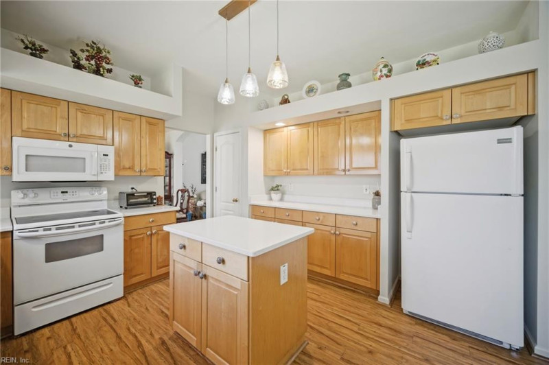 Photo 5 of 40 residential for sale in Virginia Beach virginia