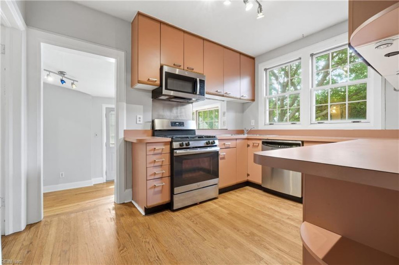Photo 11 of 33 residential for sale in Norfolk virginia
