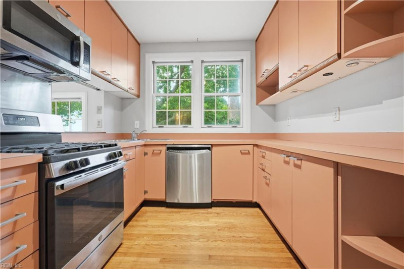 Photo 12 of 33 residential for sale in Norfolk virginia