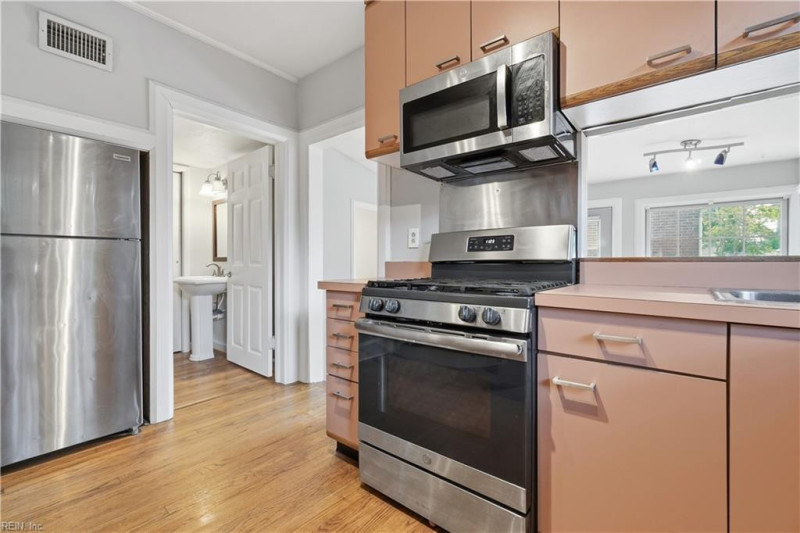Photo 13 of 33 residential for sale in Norfolk virginia