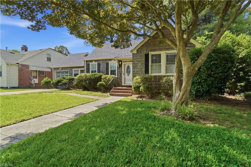 Photo 3 of 33 residential for sale in Norfolk virginia
