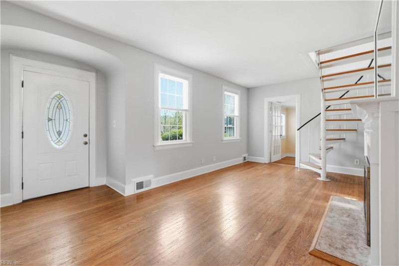 Photo 4 of 33 residential for sale in Norfolk virginia